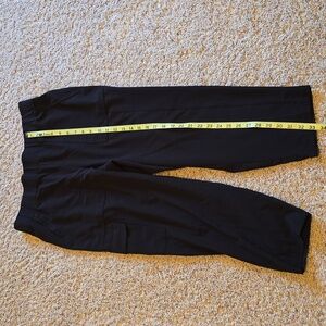 Activewear cargo capri